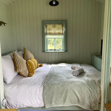 Holiday home Sunset Snug - Hot Tub Hire Available Contact Host