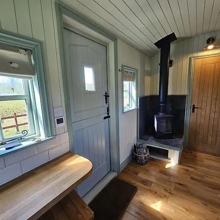 Sunset Snug - Hot Tub Hire Available Contact Host Holiday home Blencogo