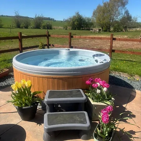 Sunset Snug - Hot Tub Hire Available Contact Host *